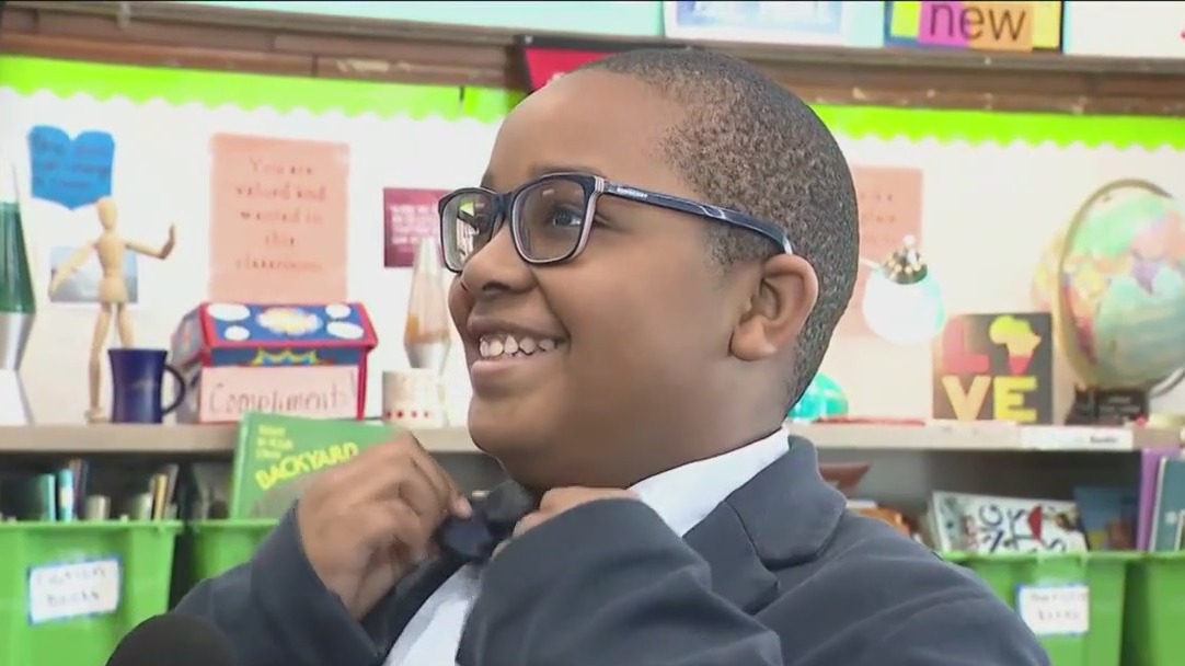 Chicago students learn to tie neckties for 'Tie Tuesday'