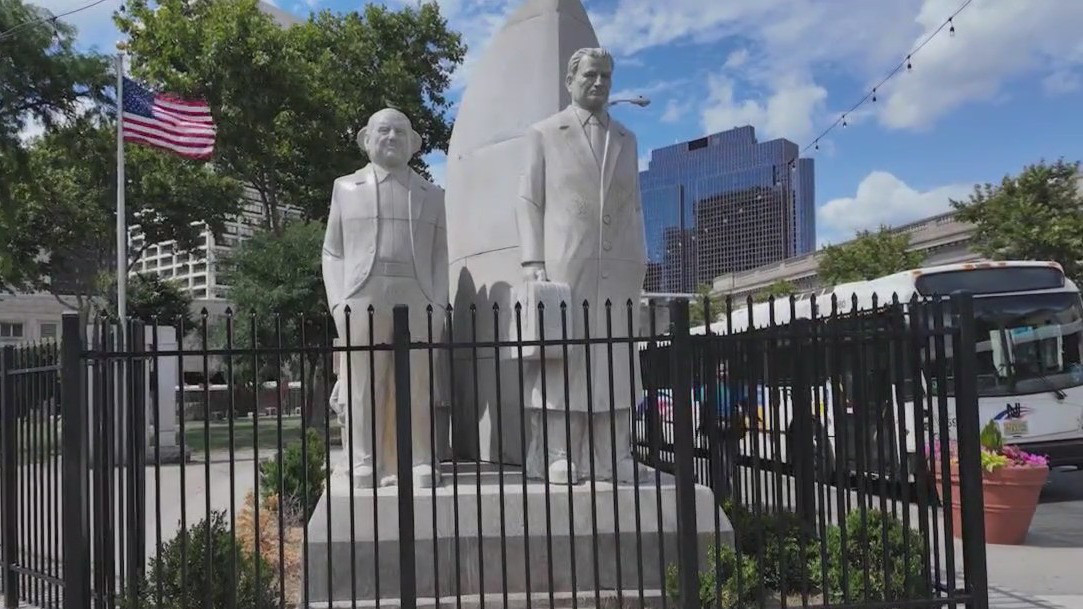 Newark, NJ park fenced off to keep away the homeless