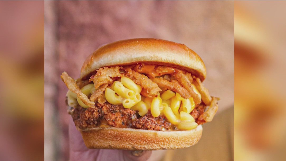 Shaq plans to open 'Big Chicken' restaurants in Rosemont, Schaumburg