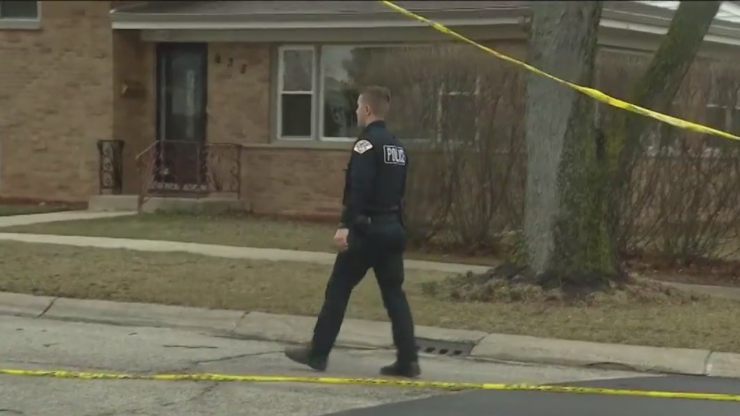 Park Ridge police negotiate with man barricaded inside home