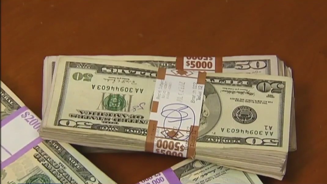 More Americans cashing out their retirement, experts sound alarm