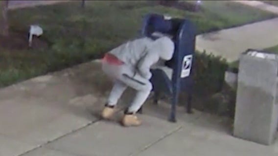 Chicago police warn of postal workers being robbed at gunpoint