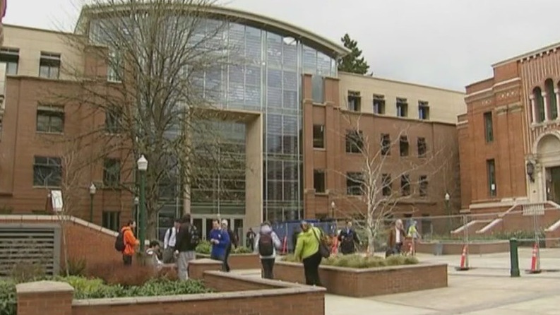 Why every student should apply for college scholarships