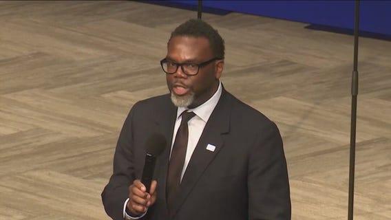 Chicago voters encouraged to turn out early tomorrow to miss Election Day storms