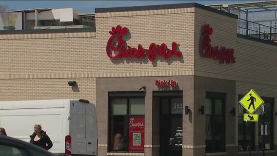 New Wrigleyville Chick-fil-A giving out free chicken sandwiches when Cubs win
