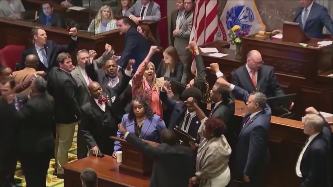 Rally held in Chicago in support of 'Tennessee Three'