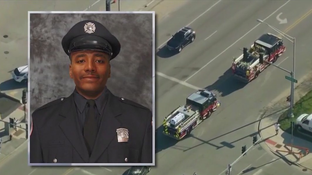 Hundreds gather for fallen Chicago firefighter Jermaine Pelt