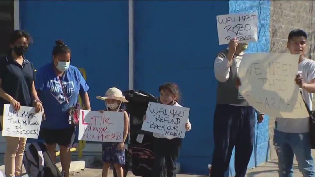 Chicago community calls for Walmart to remain open