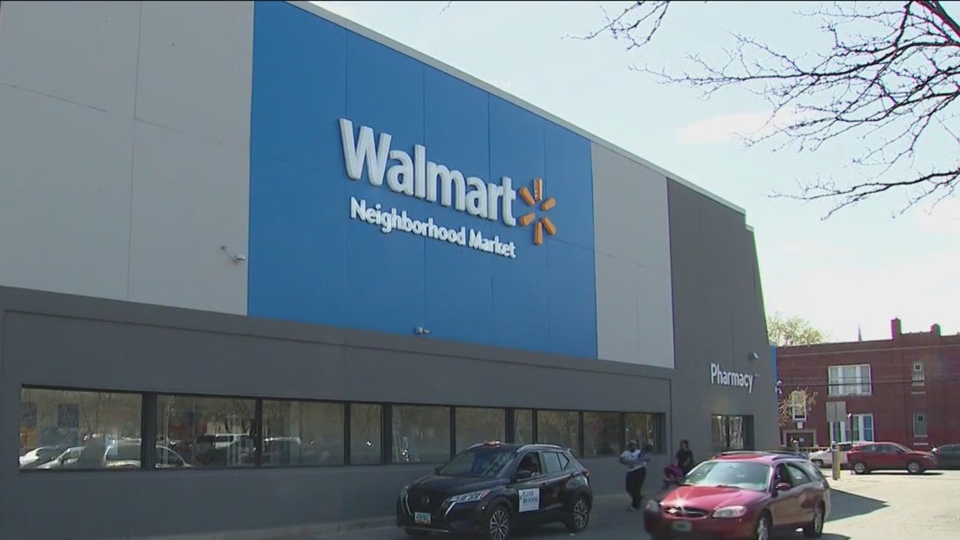 Little Village leaders fight to keep Walmart open