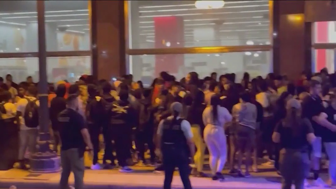 'Where are their parents?' Teens swarm downtown Chicago during violent, chaotic weekend