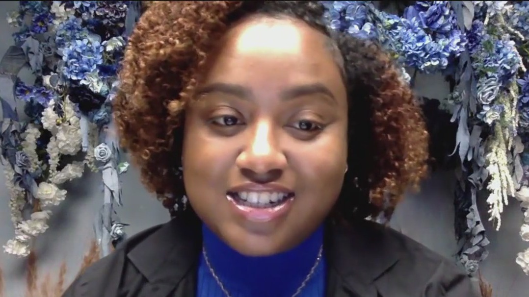 Former Project Runway contestant unveils new designs at Chicago museum