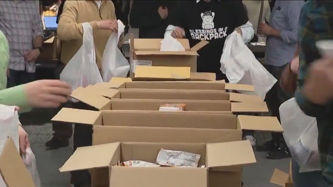 'Blessings in a Backpack' hosts annual event to help feed Chicago students