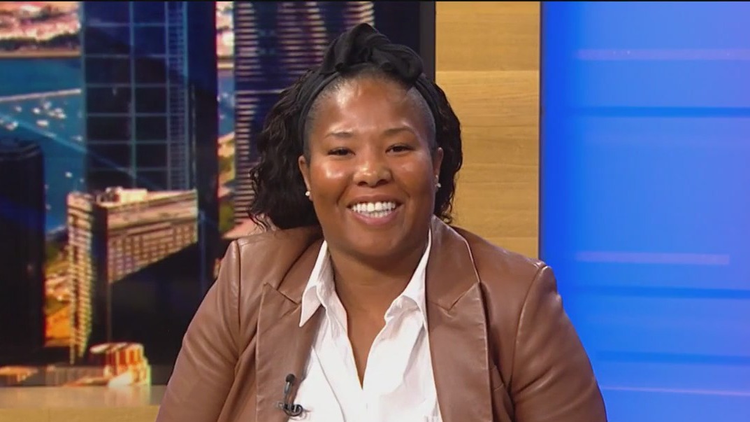 Good Samaritan saves couple from downtown mob | FOX 32 Chicago
