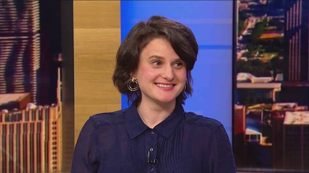 Comedian Emilia Barrosse takes stand-up act to Evanston this May