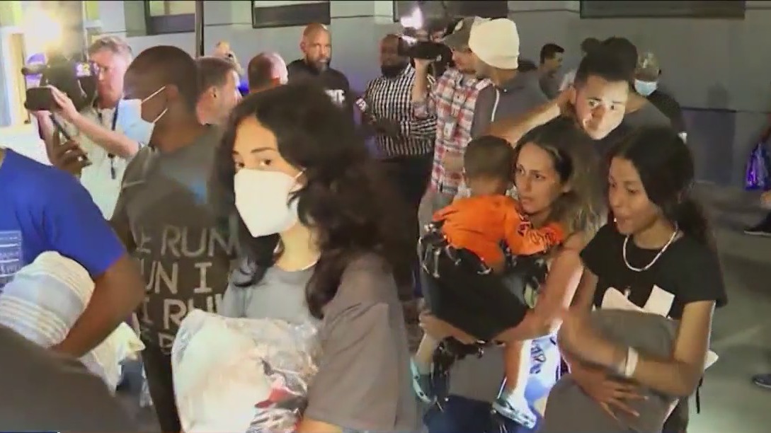 Aldermen seek federal funds to help with influx of migrants in Chicago