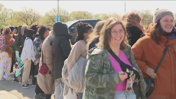 Crowds flock to Allstate Arena for Suga concert