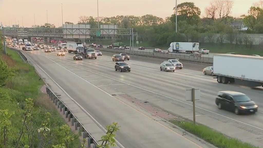 1 killed, another injured in rear-end crash on Dan Ryan Expressway