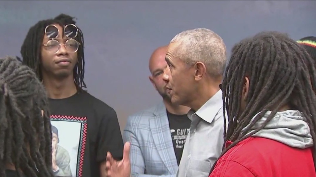 Former President Barack Obama surprises students at Bronzeville music studio
