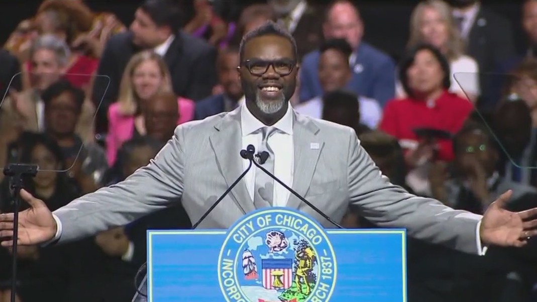 Brandon Johnson inaugurated as Chicago's 57th mayor with promise to confront city's challenges