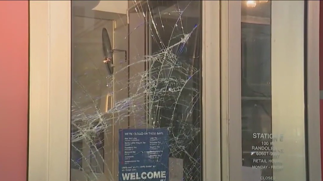 Large group smashes into Loop post office