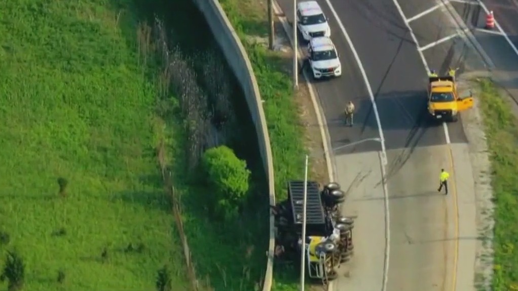 Rollover semi shuts down Tri-State Tollway off-ramp to Ogden