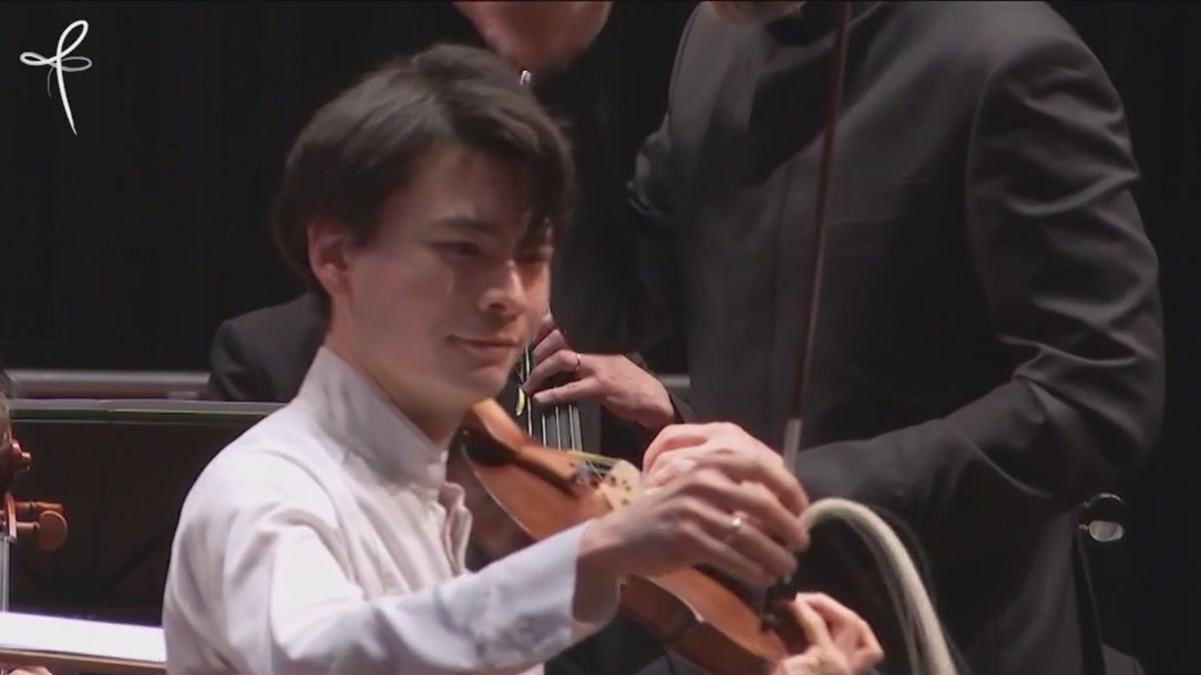 'Snap': Violinist Stefan Jackiw recovers after breaking bow mid-performance