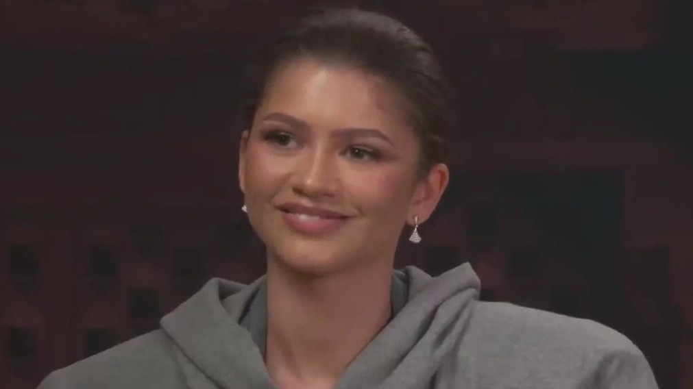 Zendaya shows us how to do the 'Dune' sandwalk