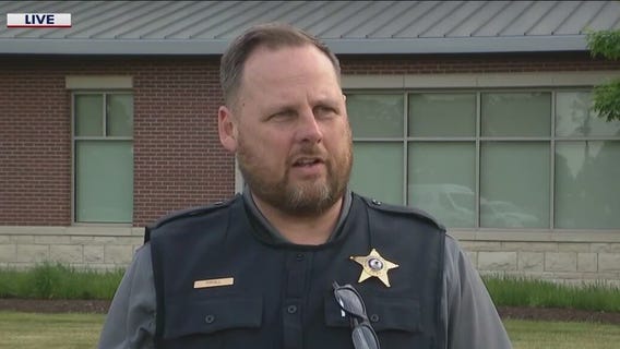 Man in custody after reportedly shooting Romeoville police officer