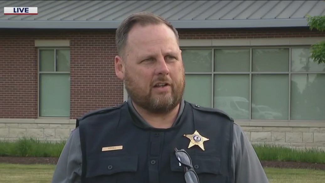 Man in custody after reportedly shooting Romeoville police officer