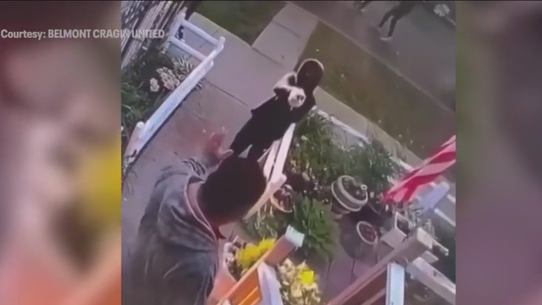 Video shows three men being robbed at gunpoint outside residence on Chicago's Northwest Side