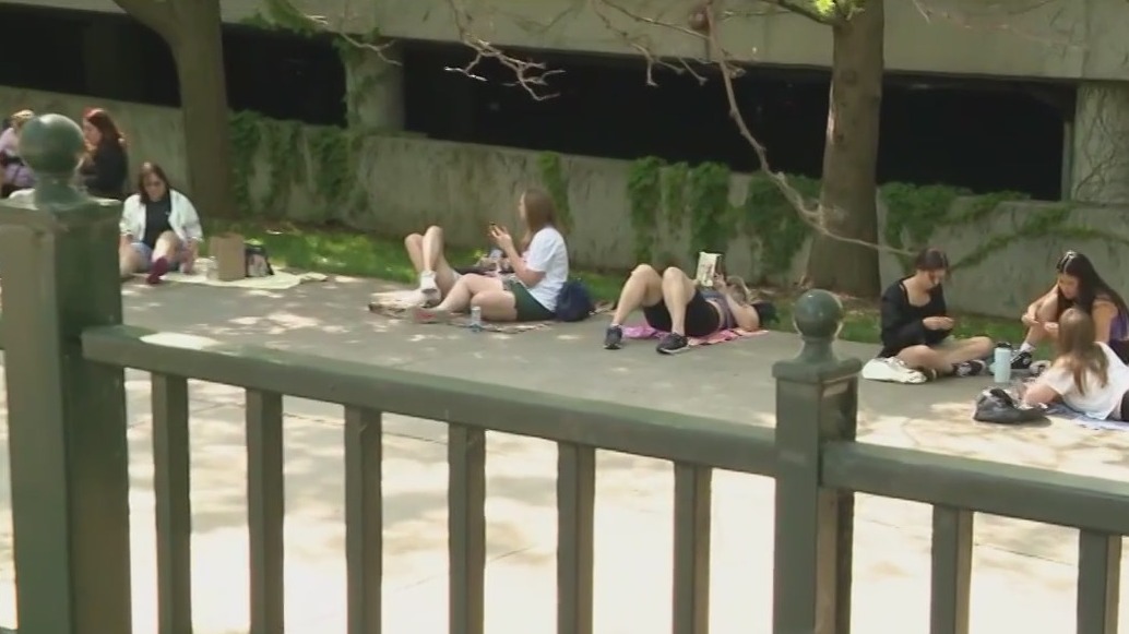 Taylor Swift's The Eras Tour kicks off in Chicago