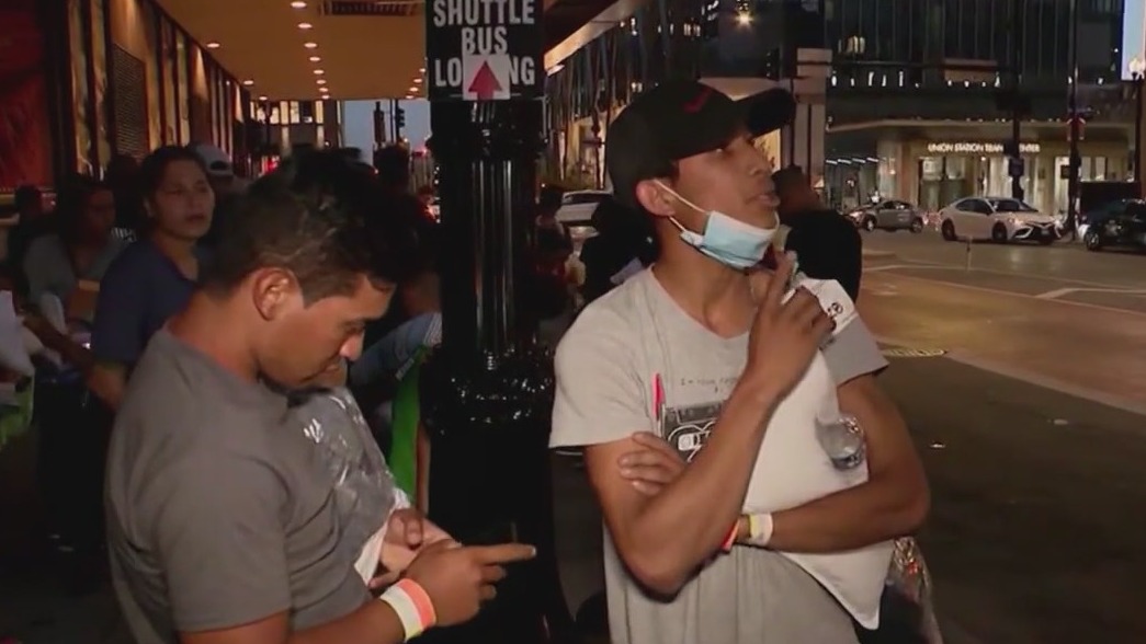 Some residents say Chicago hotel housing migrants has caused problems in the community