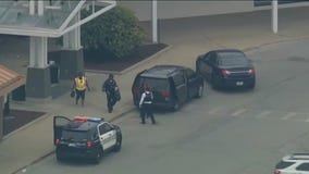 Police chase from Chicago ends at suburban mall where suspects ditched car
