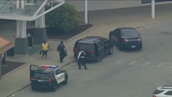Police chase from Chicago ends at suburban mall where suspects ditched car