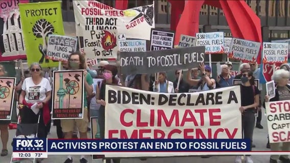 Activists rally against fossil fuels at Daley Plaza