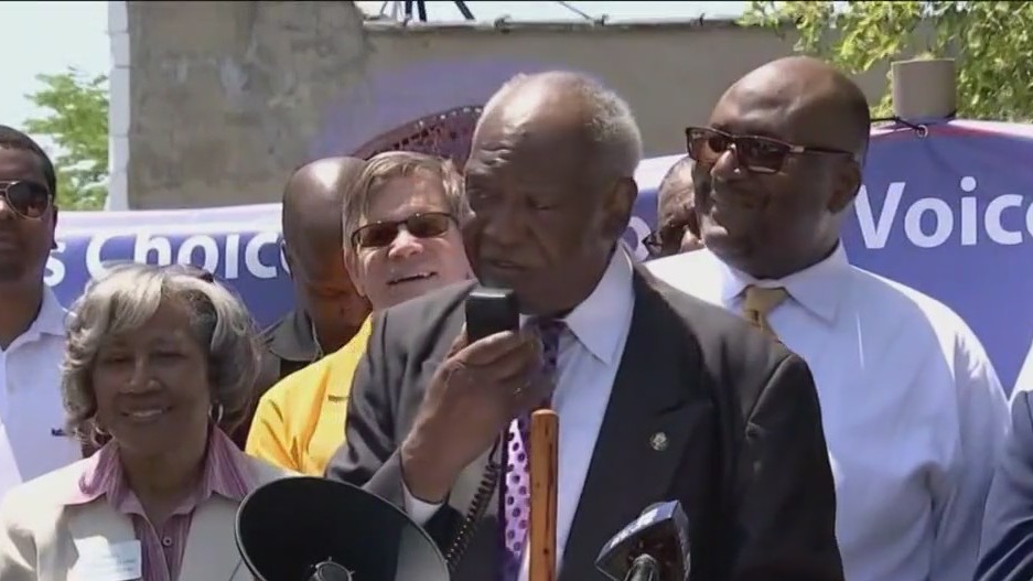 Rep. Danny Davis officially announces he is running for reelection
