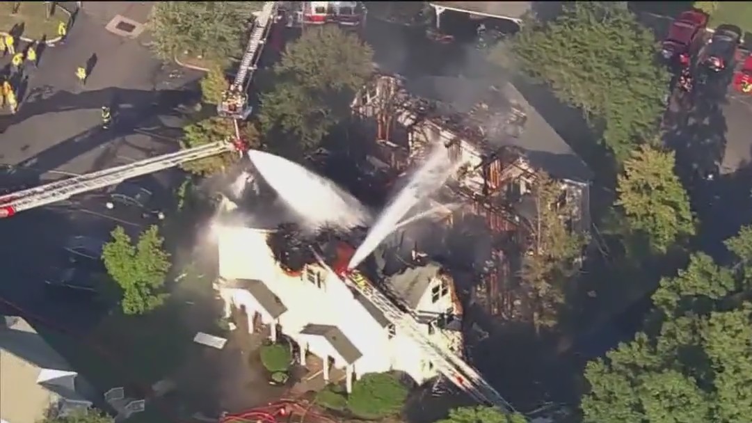 Fire rips through apartment complex in Nunet, NY | FOX 5 New York