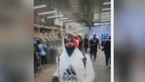 Chicago police seek Red Line robbery suspect