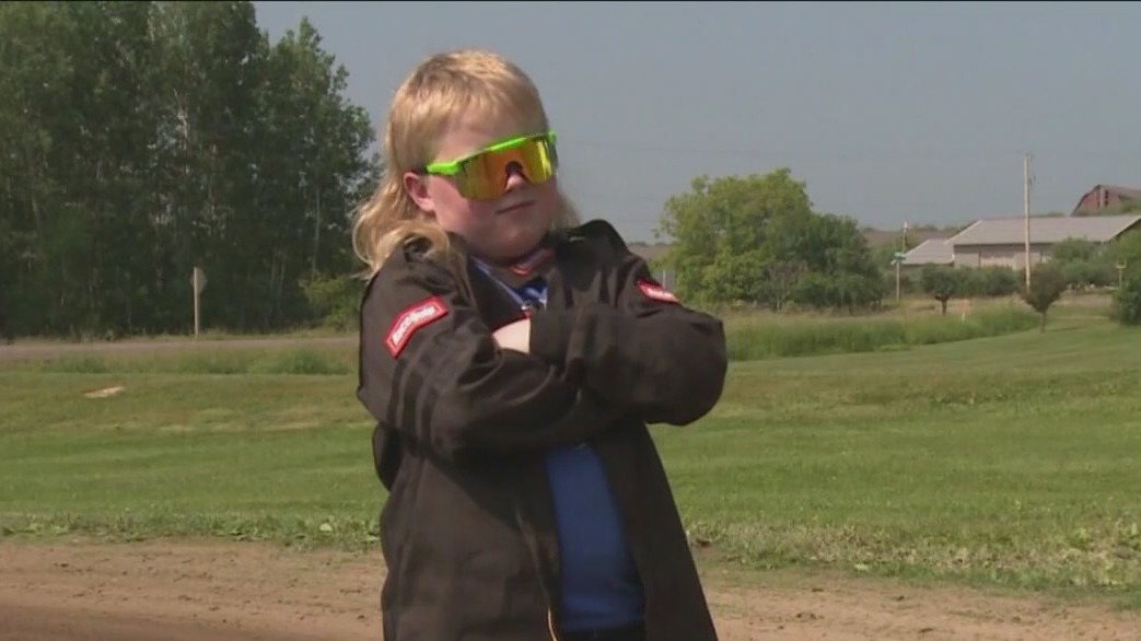 Mullet boy returns to defend his title