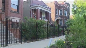 3 shot, 2 fatally, in Little Village