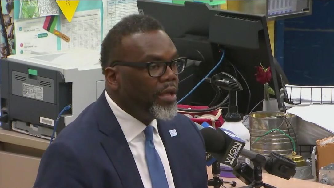 Mayor Brandon Johnson urges CPS students to pursue technical careers