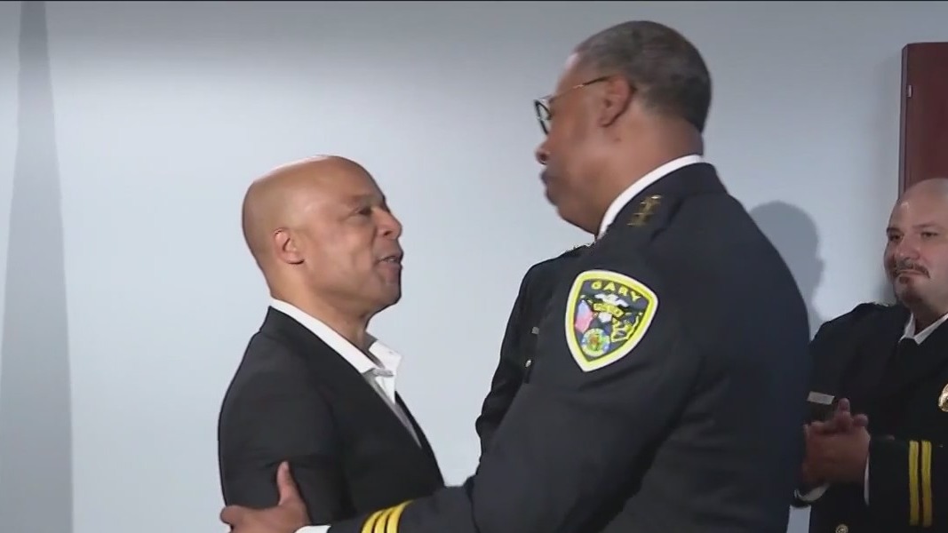 Gary names new police chief --- first permanent chief in three years
