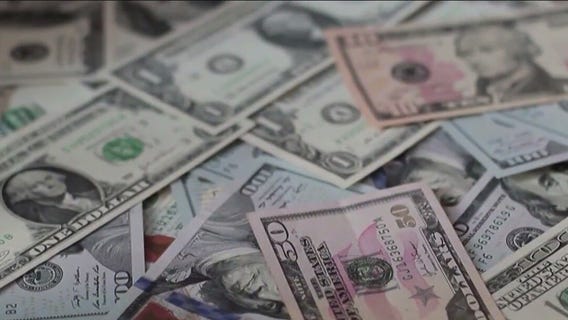 Benefits and risks of using ChatGPT for financial help