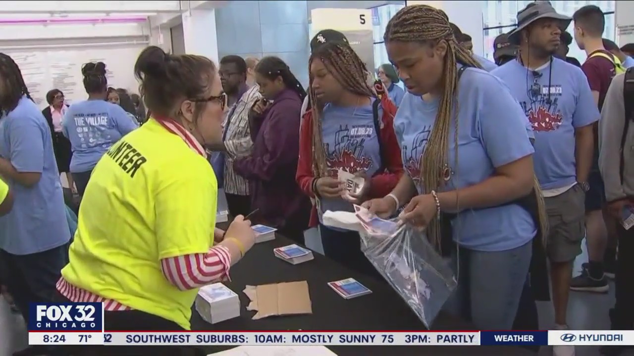 Chicago teens explore the city on 'Downtown Day'