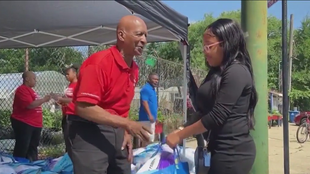 Former Illinois Secretary of State Jesse White distributes school supplies to college freshmen