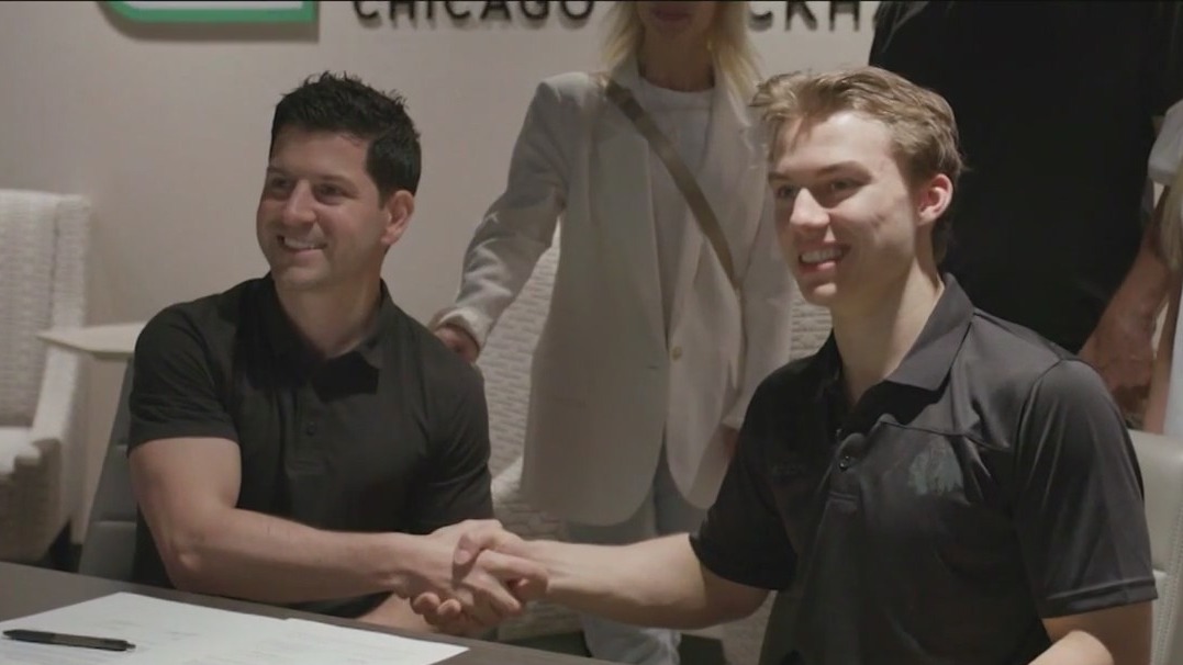 Blackhawks sign Connor Bedard to 3-year deal