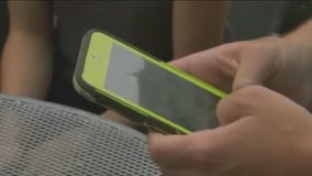 Scammers target Chicagoans with robocalls and robotexts