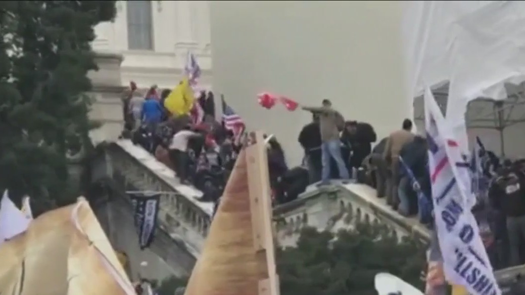 Illinois National Guard member charged in Capitol Riot