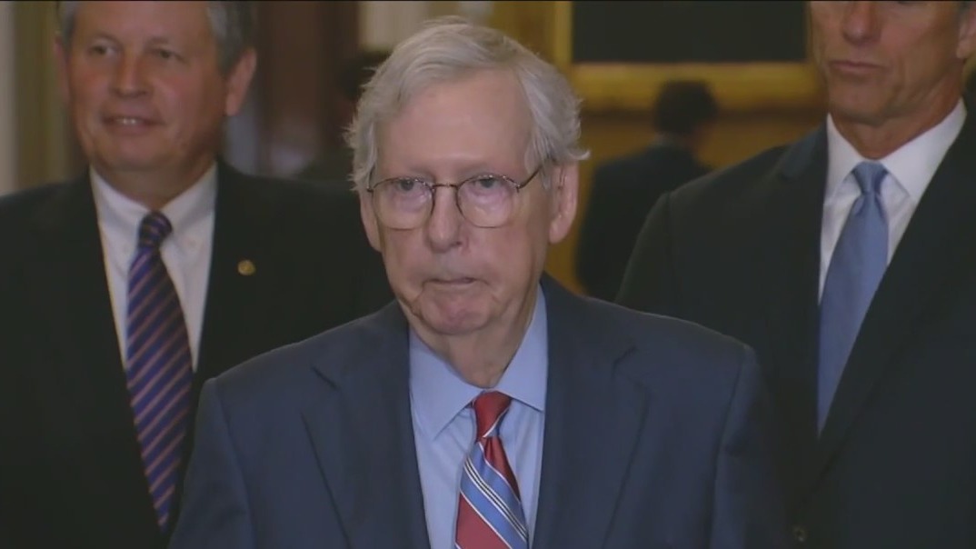 Sen. Mitch McConnell freezes during capitol remarks