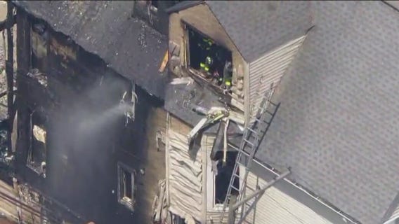 2 firefighters hurt in Humboldt Park blaze